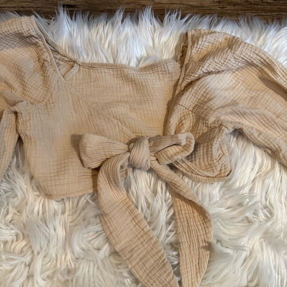 SHEIN Petite XXS Beige Gauze Tie Front Long Sleeve Crop Top Boho Blouse - Picture 2 of 11